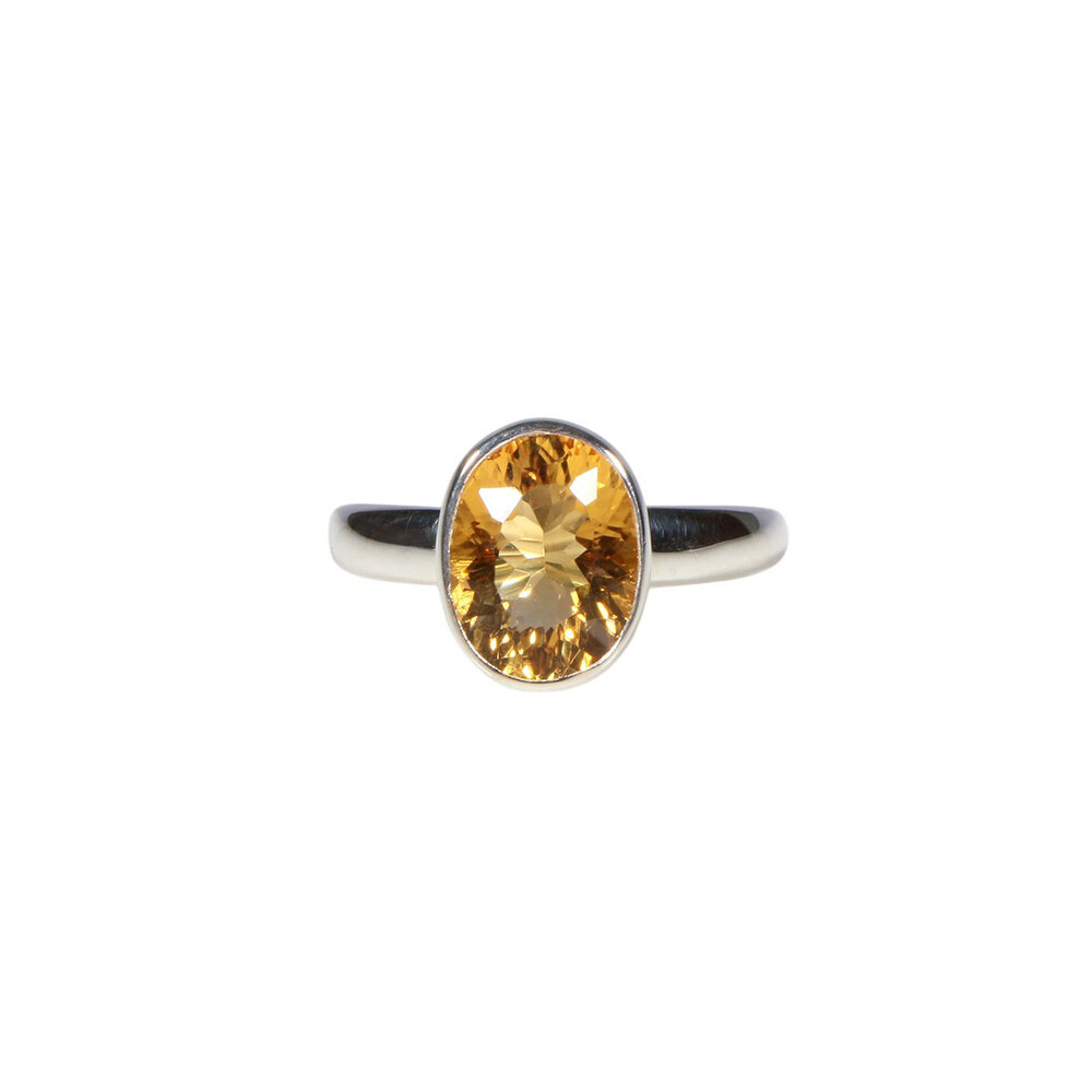 Zilveren ring citrien maat 18 | ovaal facet 1,1 x 0,8 cm Zilveren ring citrien maat 18 | ovaal facet 1,1 x 0,8 cm