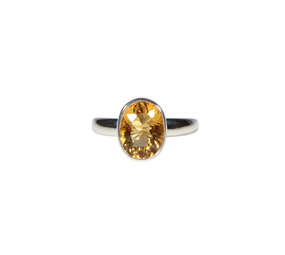 Zilveren ring citrien maat 18 | ovaal facet 1,1 x 0,8 cm Zilveren ring citrien maat 18 | ovaal facet 1,1 x 0,8 cm