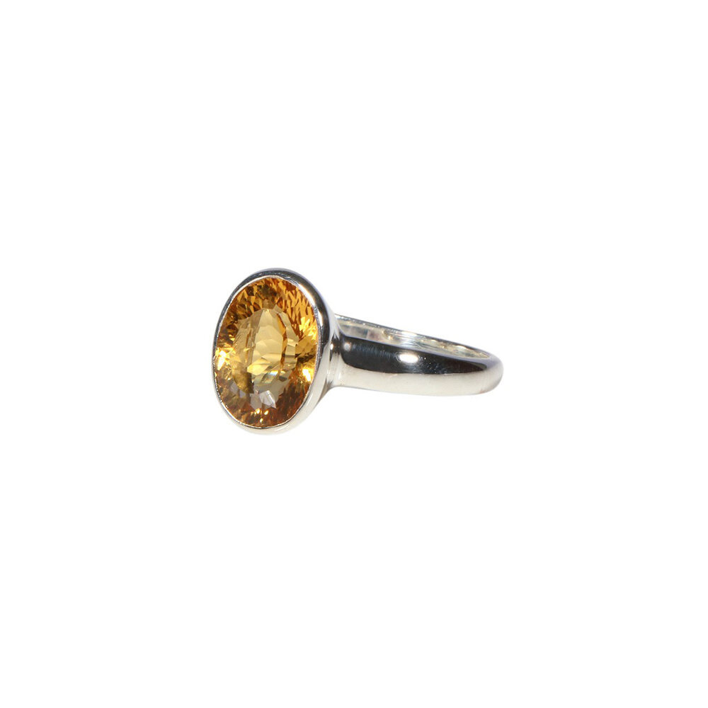Zilveren ring citrien maat 18 | ovaal facet 1,1 x 0,8 cm Zilveren ring citrien maat 18 | ovaal facet 1,1 x 0,8 cm
