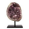 Amethist cluster op standaard 12,5 x 10,5 x 6,5 cm | 1726 gram Amethist cluster op standaard 12,5 x 10,5 x 6,5 cm | 1726 gram