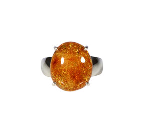 Zilveren ring barnsteen maat 19 | ovaal gezet 1,7 x 1,4 cm
