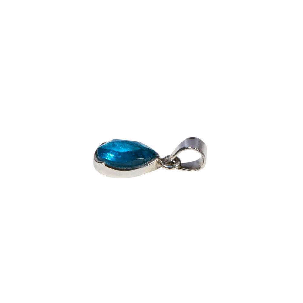 Zilveren hanger apatiet A-kwaliteit facet | druppel 0,6 x 0,2 cm Zilveren hanger apatiet A-kwaliteit facet | druppel 0,6 x 0,2 cm