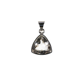 Zilveren hanger bergkristal | driehoek facet 1,5 x 1,5 cm