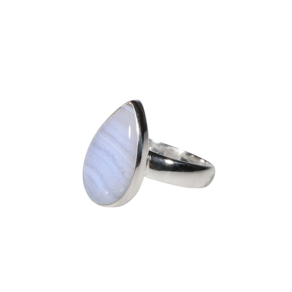 Zilveren ring chalcedoon maat 18 (licht verstelbaar) | druppel 1,8 x 1,0 cm Zilveren ring chalcedoon maat 18 (licht verstelbaar) | druppel 1,8 x 1,0 cm