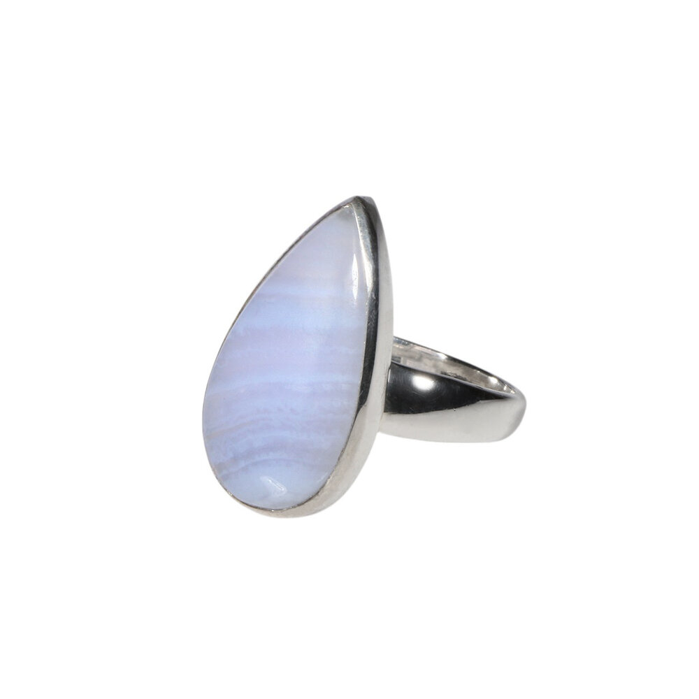 Zilveren ring chalcedoon maat 19 (licht verstelbaar)| druppel 2,4 x 1,3 cm Zilveren ring chalcedoon maat 19 (licht verstelbaar)| druppel 2,4 x 1,3 cm