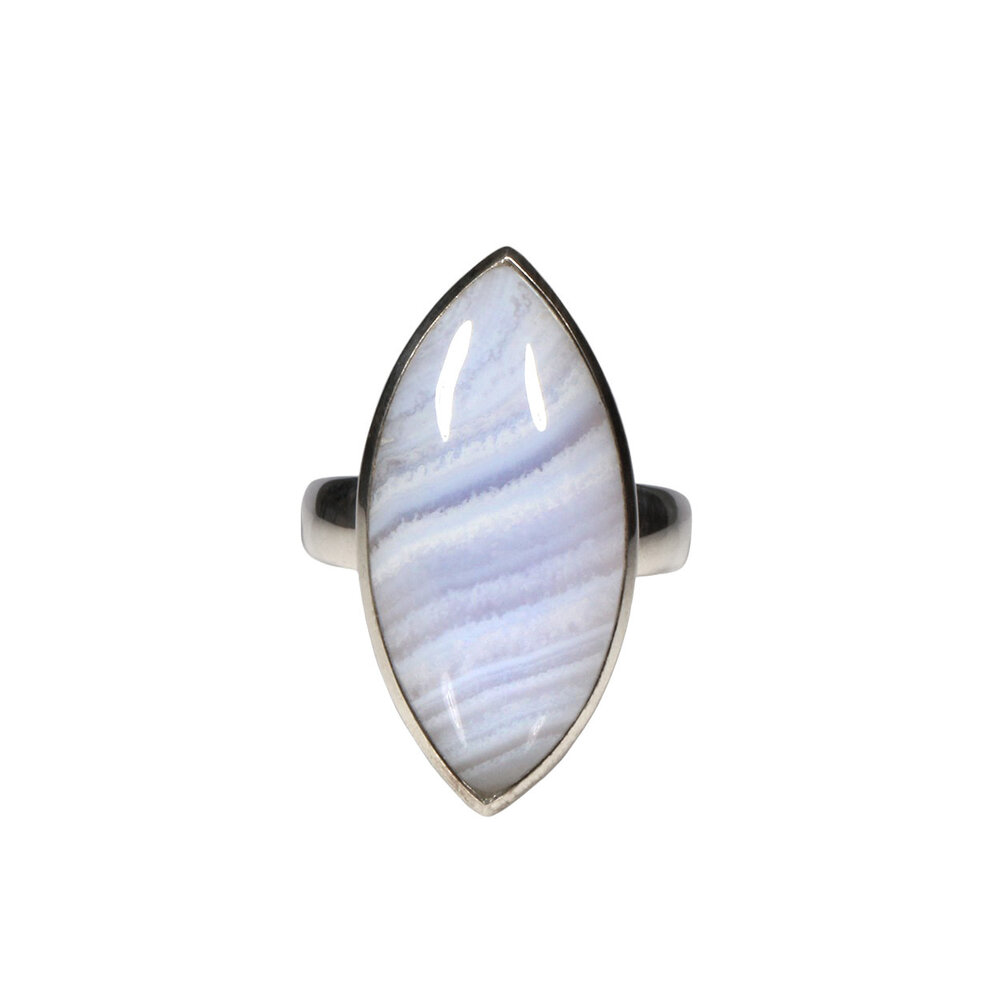 Zilveren ring chalcedoon maat 18 1/2 (licht verstelbaar)| markies 2,7 x 1,3 cm Zilveren ring chalcedoon maat 18 1/2 (licht verstelbaar)| markies 2,7 x 1,3 cm