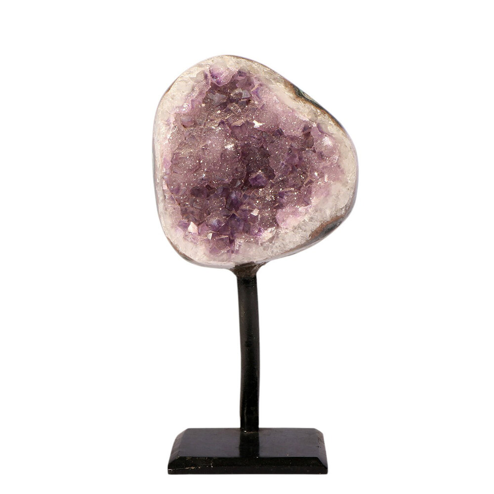 Amethist cluster op standaard 8,3 x 8 x 6,3 cm | 694 gram Amethist cluster op standaard 8,3 x 8 x 6,3 cm | 694 gram