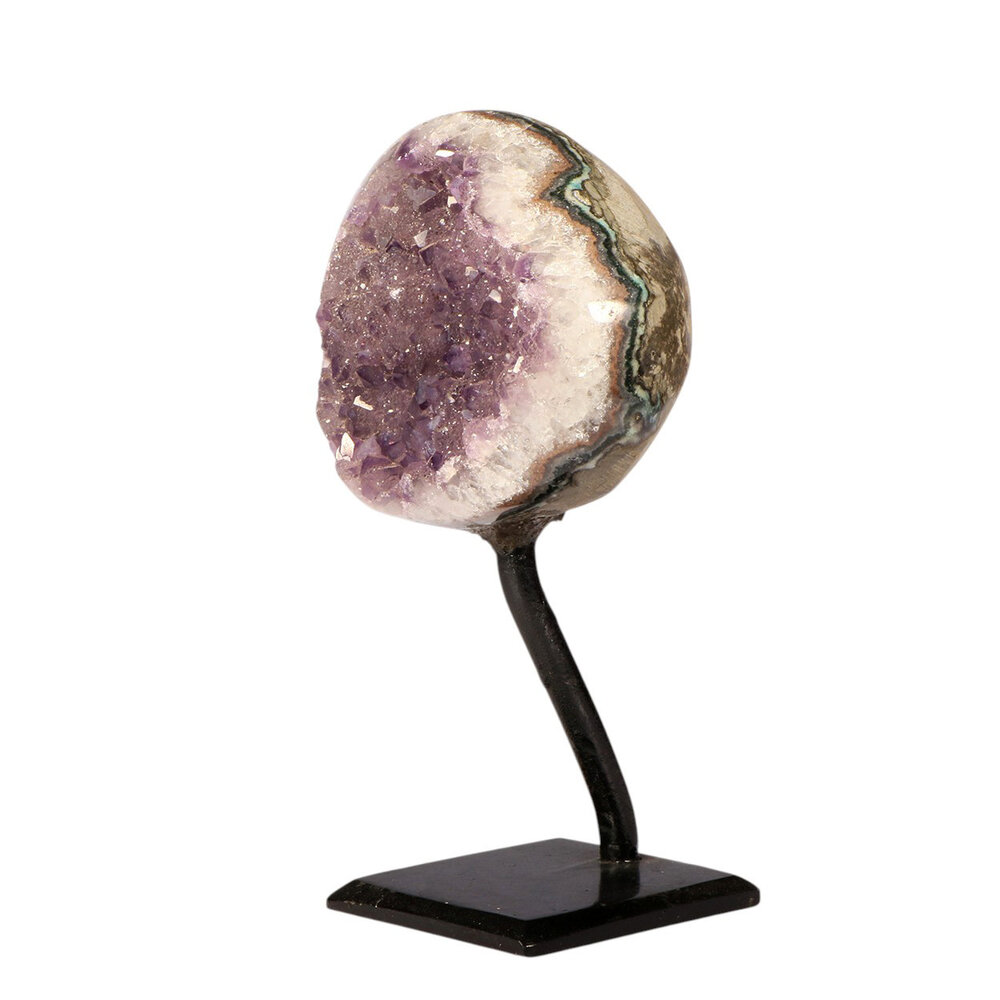 Amethist cluster op standaard 8,3 x 8 x 6,3 cm | 694 gram Amethist cluster op standaard 8,3 x 8 x 6,3 cm | 694 gram
