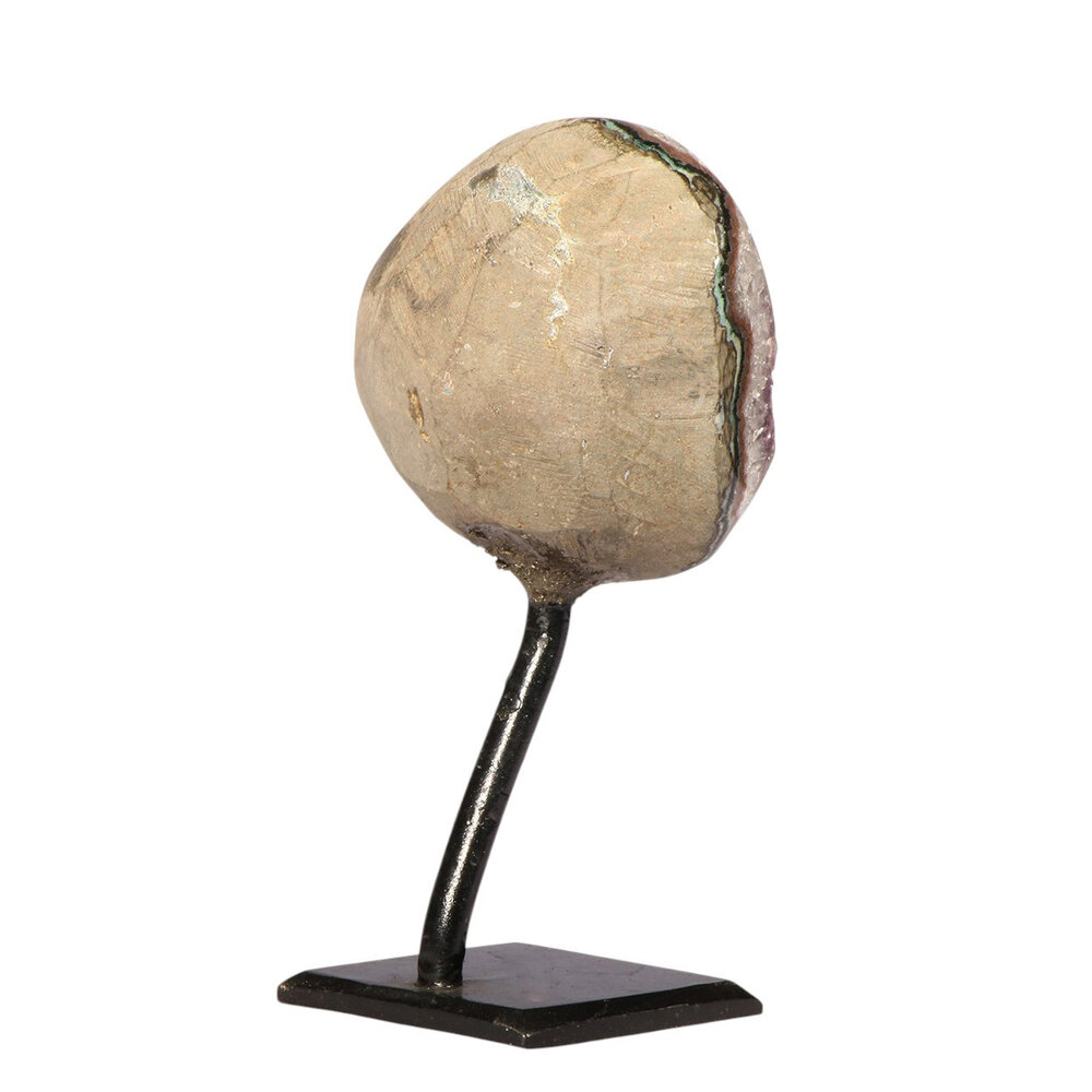 Amethist cluster op standaard 8,3 x 8 x 6,3 cm | 694 gram Amethist cluster op standaard 8,3 x 8 x 6,3 cm | 694 gram