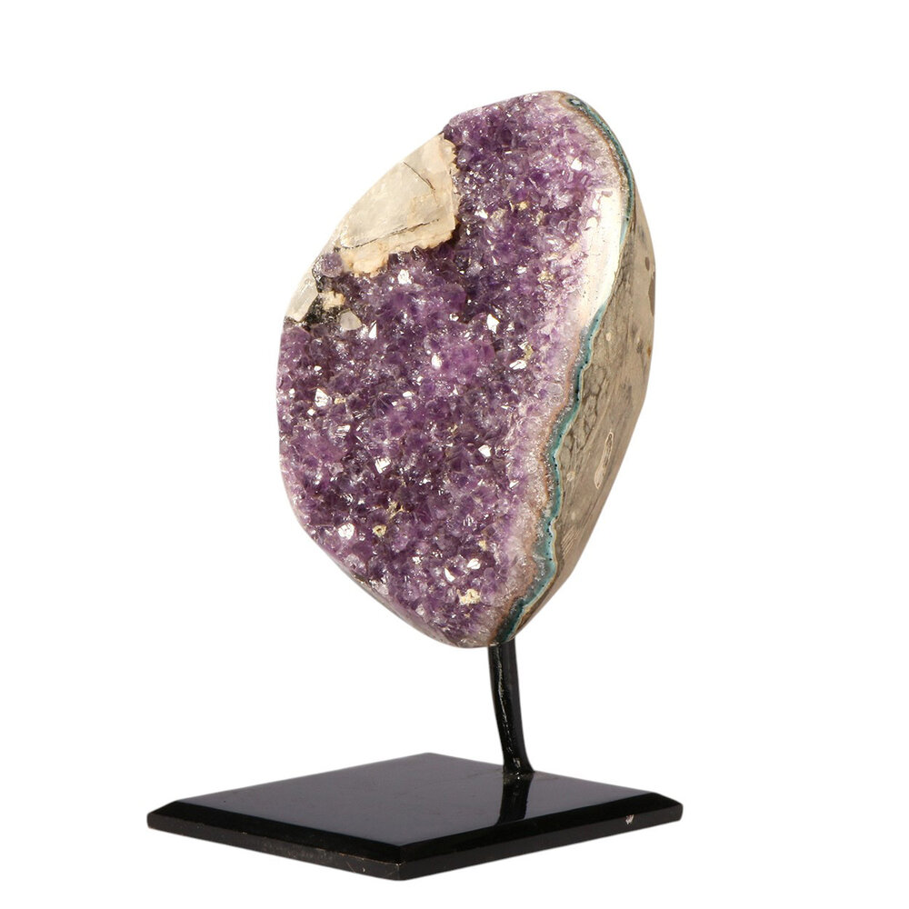 Amethist cluster op standaard 14,9 x 10,4 x 5,2 cm | 1811 gram Amethist cluster op standaard 14,9 x 10,4 x 5,2 cm | 1811 gram