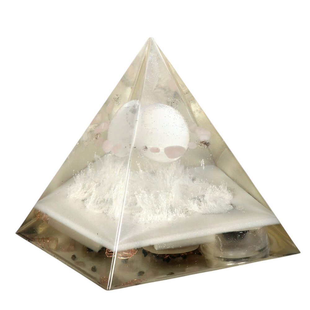 Urn piramide seleniet 12,4 x 12,4 x 13,5 cm Urn piramide seleniet 12,4 x 12,4 x 13,5 cm