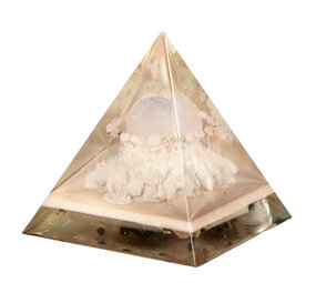 Urn piramide seleniet 12,5 x 12,5 x 14 cm Urn piramide seleniet 12,5 x 12,5 x 14 cm