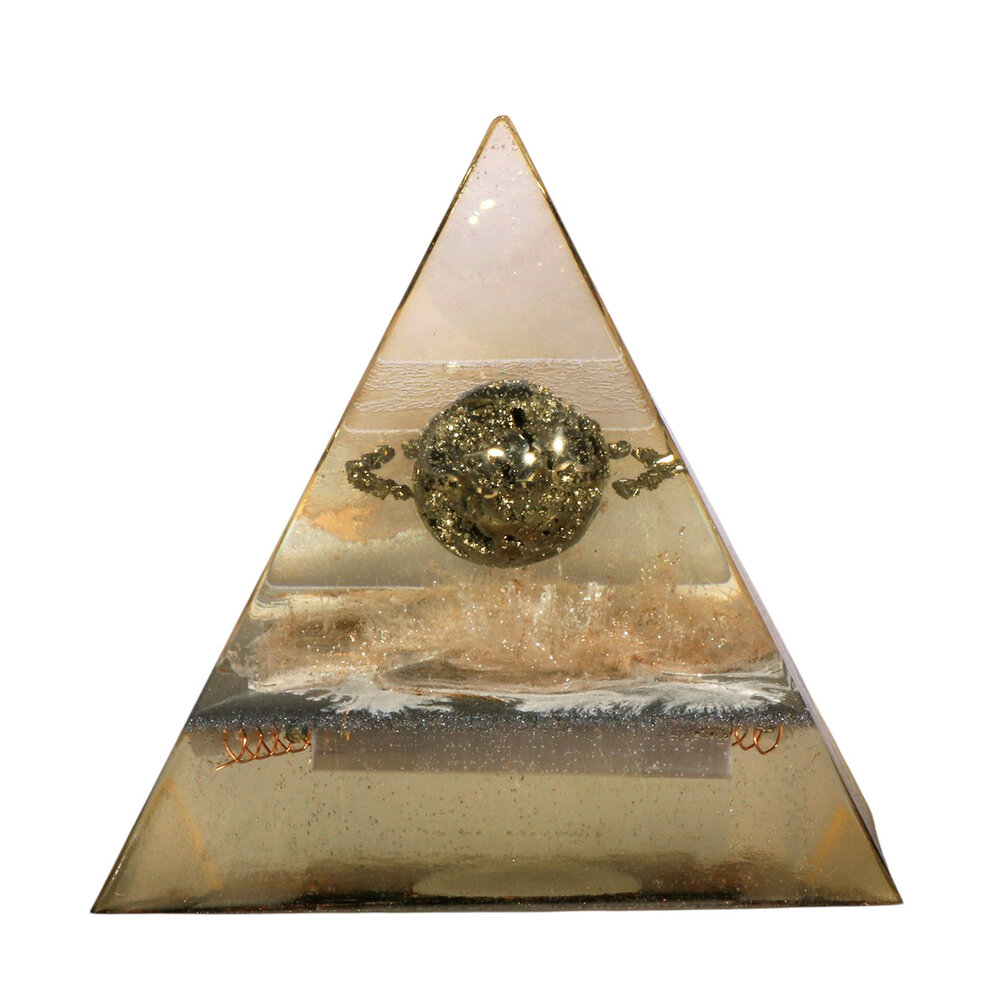 Orgonite piramide pyriet 14 x 12,5 x 12,5 cm | 856 gram Orgonite piramide pyriet 14 x 12,5 x 12,5 cm | 856 gram