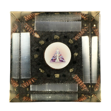 Orgonite piramide pyriet 14 x 12,5 x 12,5 cm | 856 gram Orgonite piramide pyriet 14 x 12,5 x 12,5 cm | 856 gram