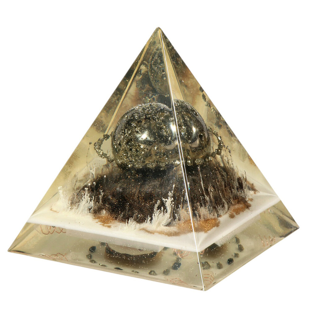 Orgonite piramide pyriet 14,5 x 14,5 x 16 cm | 1456 gram Orgonite piramide pyriet 14,5 x 14,5 x 16 cm | 1456 gram