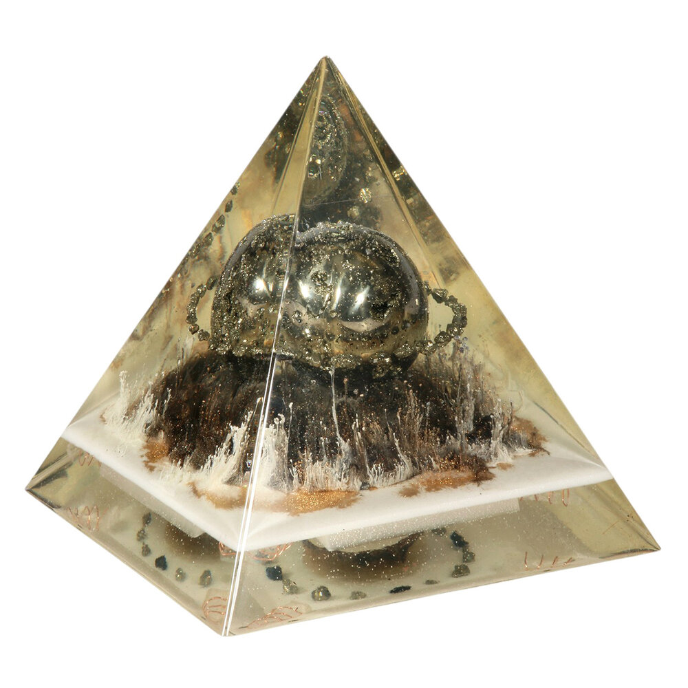 Orgonite piramide pyriet 14,5 x 14,5 x 16 cm | 1456 gram Orgonite piramide pyriet 14,5 x 14,5 x 16 cm | 1456 gram