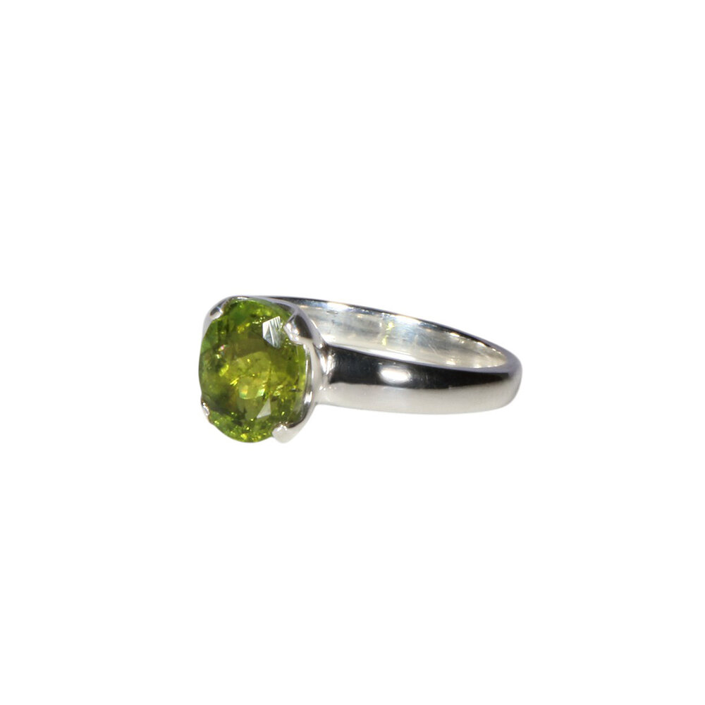 Zilveren ring toermalijn (groen) maat 18 | ovaal facet (gezet) 0,9 x 0,7 cm Zilveren ring toermalijn (groen) maat 18 | ovaal facet (gezet) 0,9 x 0,7 cm