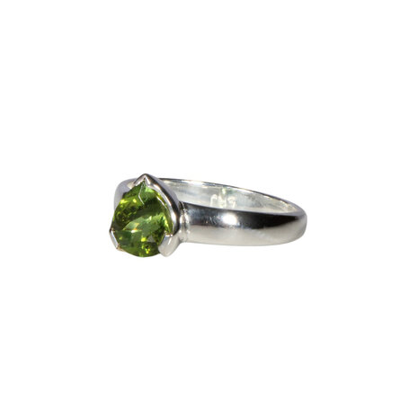 Zilveren ring toermalijn (groen) maat 16 | druppel facet gezet 0,7 x 0,6 cm Zilveren ring toermalijn (groen) maat 16 | druppel facet gezet 0,7 x 0,6 cm