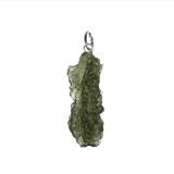 Moldaviet hanger ruw met zilveren oogje 3,2 x 1,2 cm | 2,8 gram Moldaviet hanger ruw met zilveren oogje 3,2 x 1,2 cm | 2,8 gram