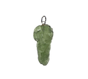 Moldaviet hanger ruw met zilveren oogje 3,1 x 1,5 cm | 2,9 gram Moldaviet hanger ruw met zilveren oogje 3,1 x 1,5 cm | 2,9 gram