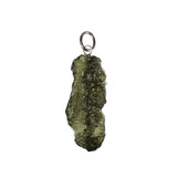 Moldaviet hanger ruw met zilveren oogje 3,1 x 1,3 cm | 2,8 gram Moldaviet hanger ruw met zilveren oogje 3,1 x 1,3 cm | 2,8 gram