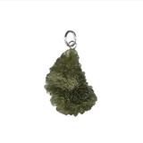 Moldaviet hanger ruw met zilveren oogje 2,7 x 1,8 cm | 3,7 gram Moldaviet hanger ruw met zilveren oogje 2,7 x 1,8 cm | 3,7 gram
