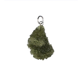 Moldaviet hanger ruw met zilveren oogje 2,7 x 1,8 cm | 3,7 gram Moldaviet hanger ruw met zilveren oogje 2,7 x 1,8 cm | 3,7 gram