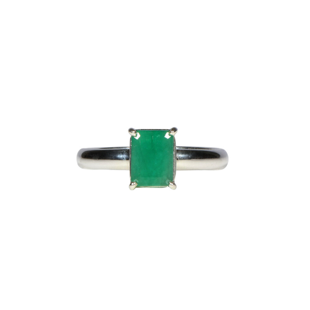 Zilveren ring smaragd 19 maat | rechthoek gezet 0,8 x 0,6 cm Zilveren ring smaragd 19 maat | rechthoek gezet 0,8 x 0,6 cm