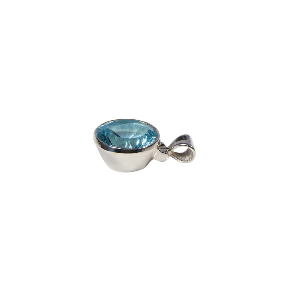 Zilveren hanger topaas (blauw) facet (stervormig) rond 1,1 cm Zilveren hanger topaas (blauw) facet (stervormig) rond 1,1 cm