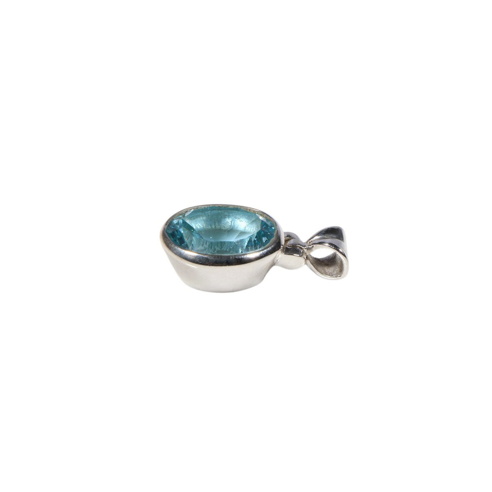 Zilveren hanger topaas (blauw) facet 1,1 x 0,9 cm Zilveren hanger topaas (blauw) facet 1,1 x 0,9 cm
