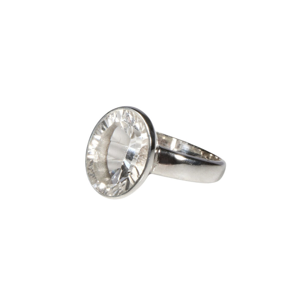 Zilveren ring bergkristal maat 18 | ovaal facet 1,3 x 1 cm Zilveren ring bergkristal maat 18 | ovaal facet 1,3 x 1 cm