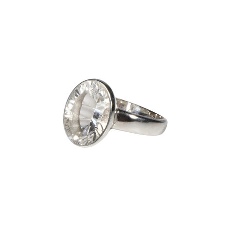 Zilveren ring bergkristal maat 18 | ovaal facet 1,3 x 1 cm Zilveren ring bergkristal maat 18 | ovaal facet 1,3 x 1 cm