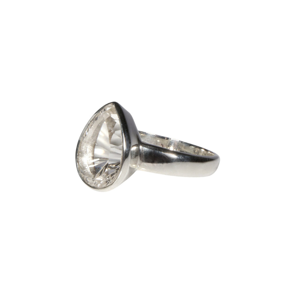 Zilveren ring bergkristal maat 18 | druppel facet 1,4 x 0,9 cm Zilveren ring bergkristal maat 18 | druppel facet 1,4 x 0,9 cm