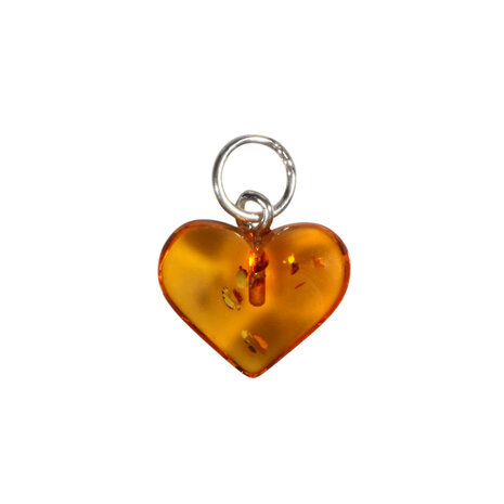 Barnsteen (cognac) hanger hart met zilveren oogje Barnsteen (cognac) hanger hart met zilveren oogje