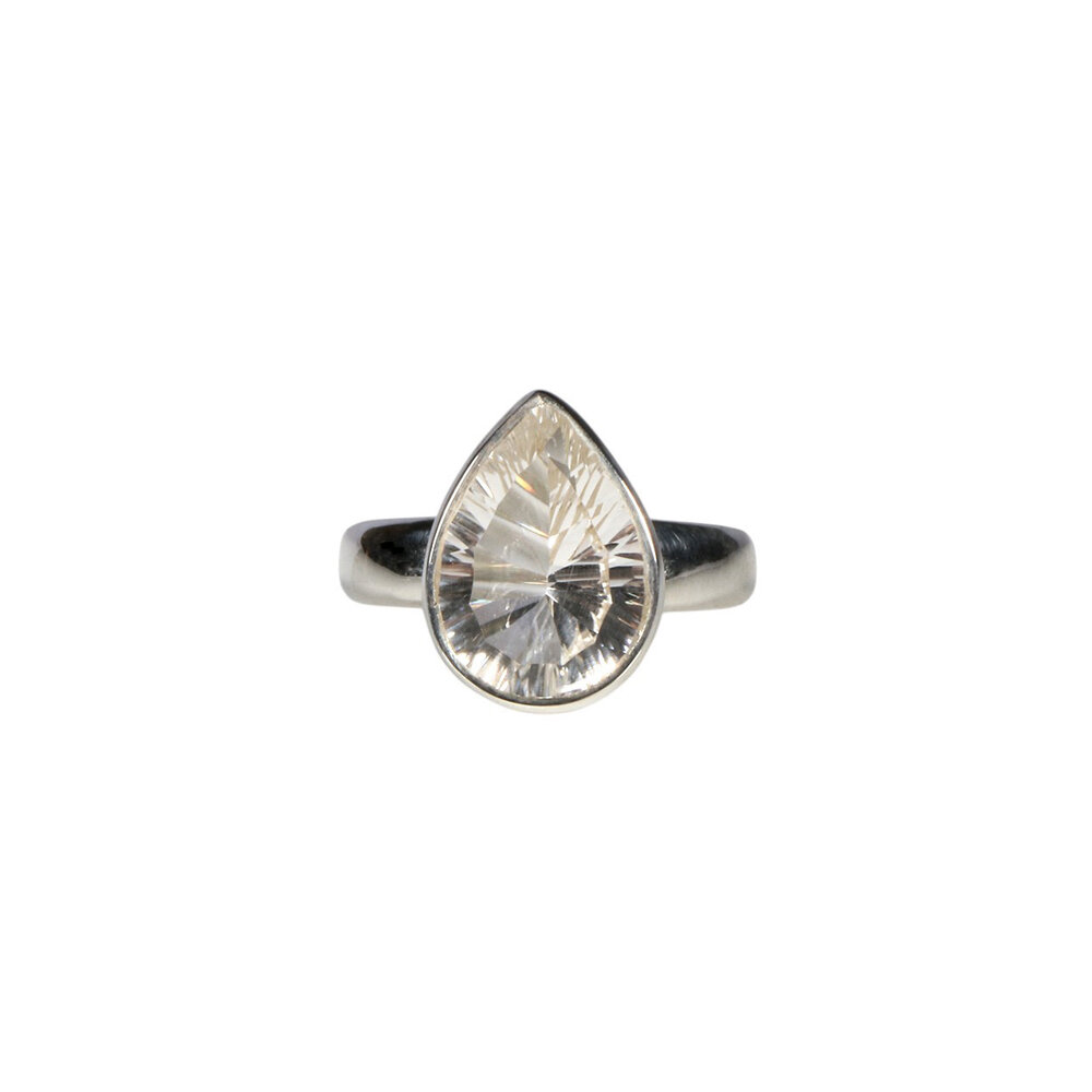 Zilveren ring bergkristal maat 17 | druppel facet 1,3 x 0,9 cm Zilveren ring bergkristal maat 17 | druppel facet 1,3 x 0,9 cm