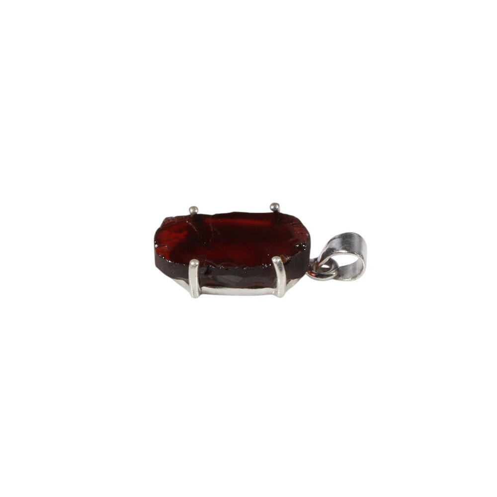 Zilveren hanger granaat ruw | ovaal gezet 1,7 x 1 cm Zilveren hanger granaat ruw | ovaal gezet 1,7 x 1 cm
