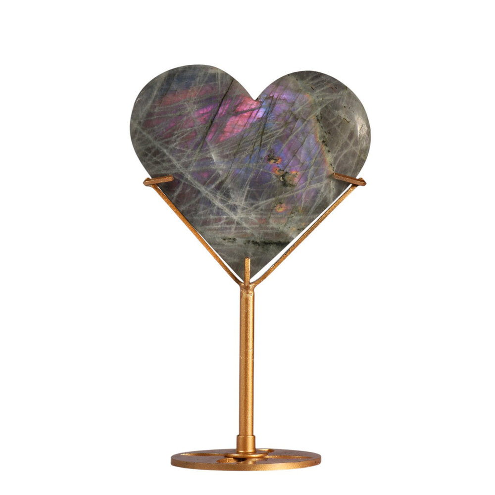 Labradoriet (paars) hart op goudkleurige standaard 8,9 x 9,6 x 1,4 cm | 247 gram Labradoriet (paars) hart op goudkleurige standaard 8,9 x 9,6 x 1,4 cm | 247 gram