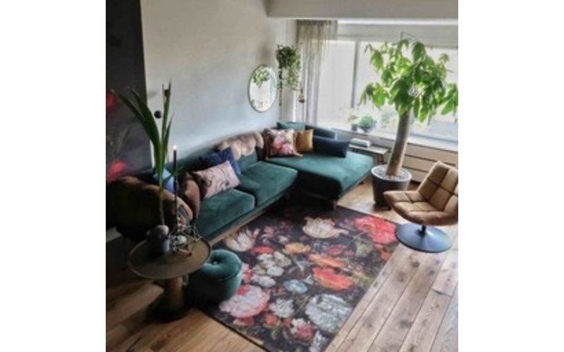 Viola - Design Teppich mit Blumenmotiv