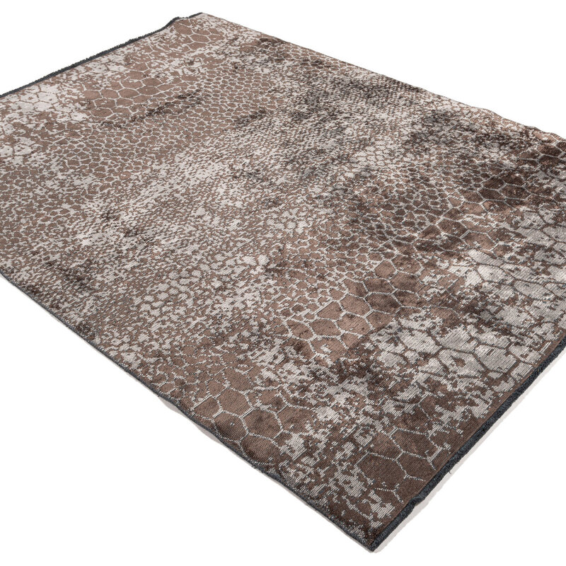 Snake 18 - Velours Teppich in Taupe/Braun