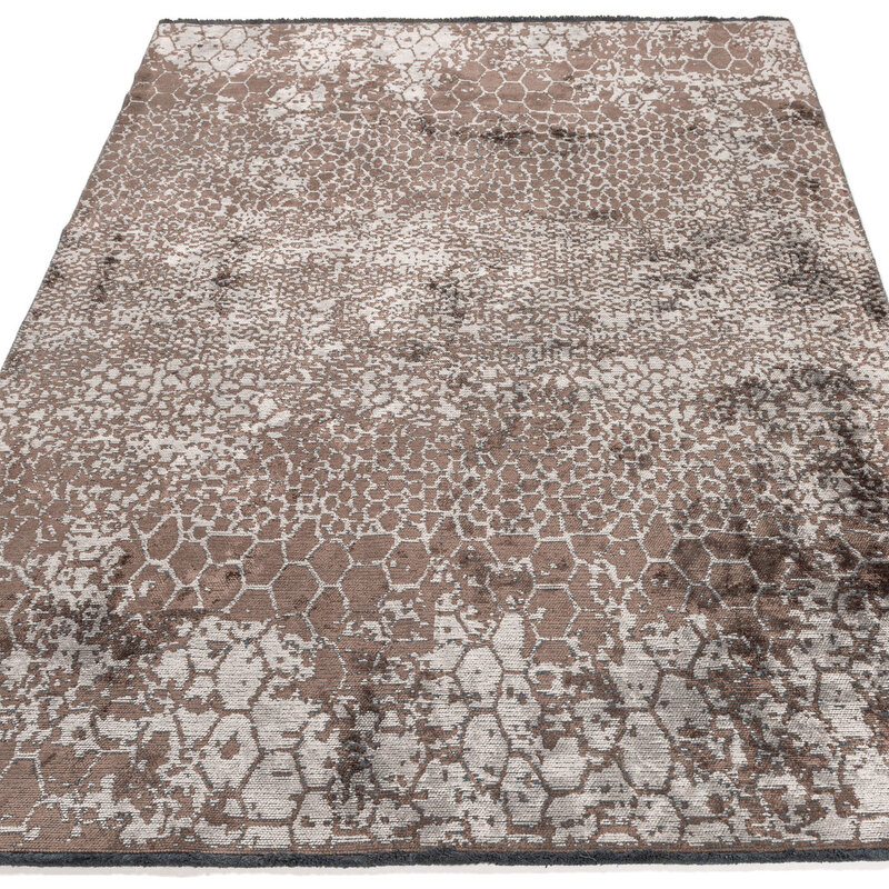 Snake 18 - Velours Teppich in Taupe/Braun