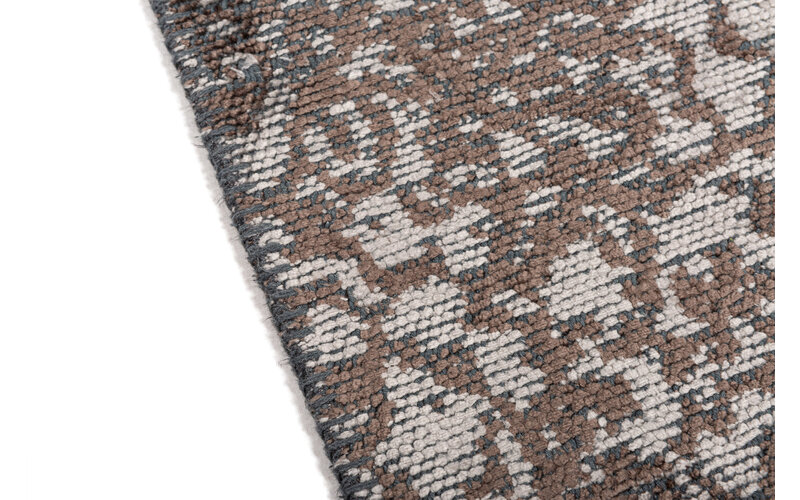 Snake 18 - Velours Teppich in Taupe/Braun