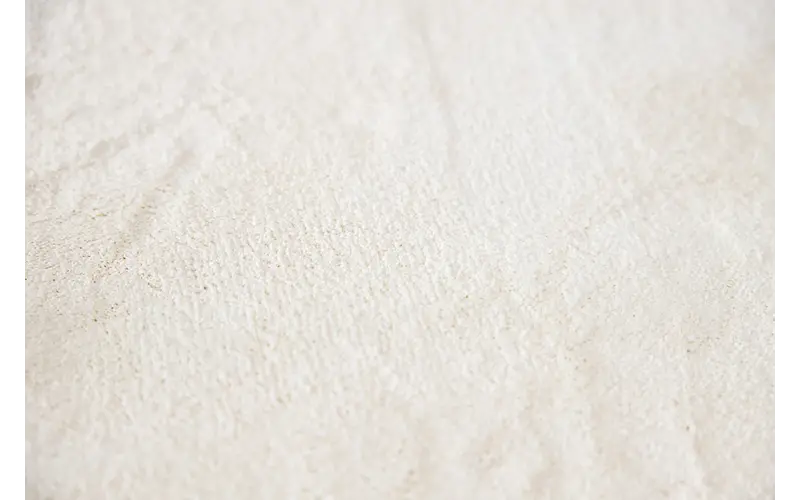 Teppich in organischer Form in Soft White - Lunar 11