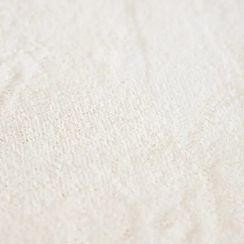 Teppich in organischer Form in Soft White - Lunar 11