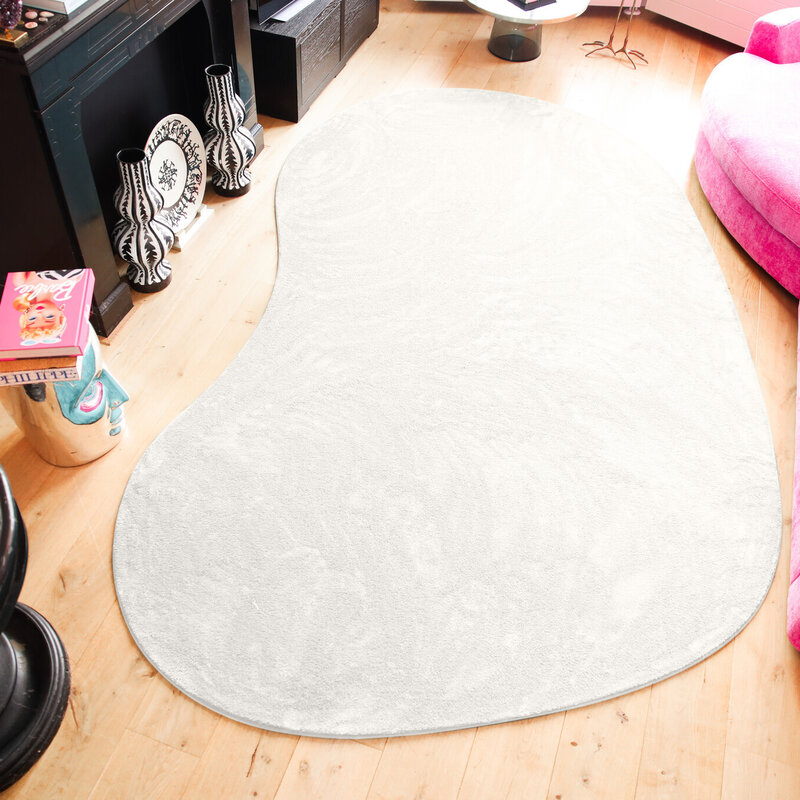 Teppich in organischer Form in Soft White - Lunar 11