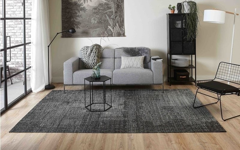 Welcher Teppich passt zu einem grauen Sofa? | Floorpassion Blog