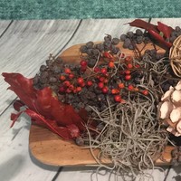 Herfstdecoratie op houten plank