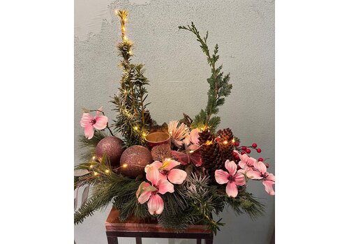 Ron Bloemenweelde Dennen Kerststuk Roze