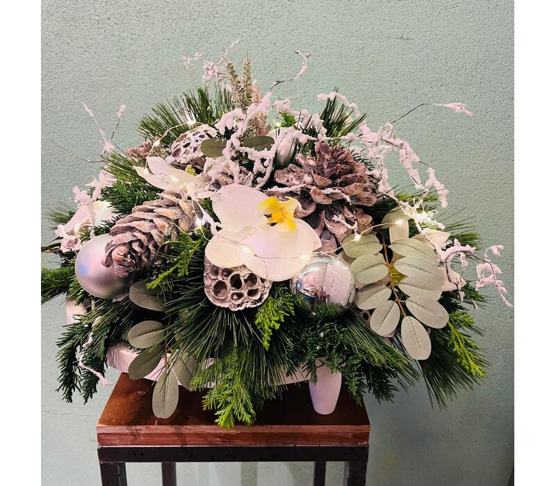 Kerststuk Wit Orchidee