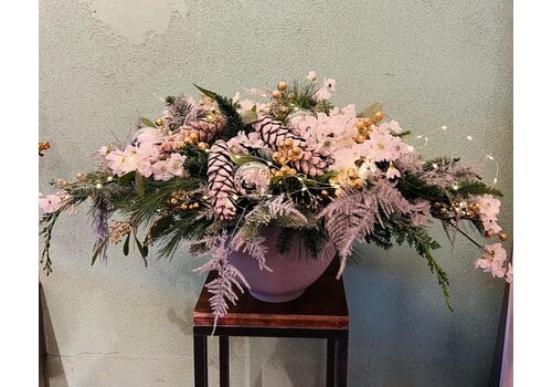 Wit Kerststuk Dennenappels