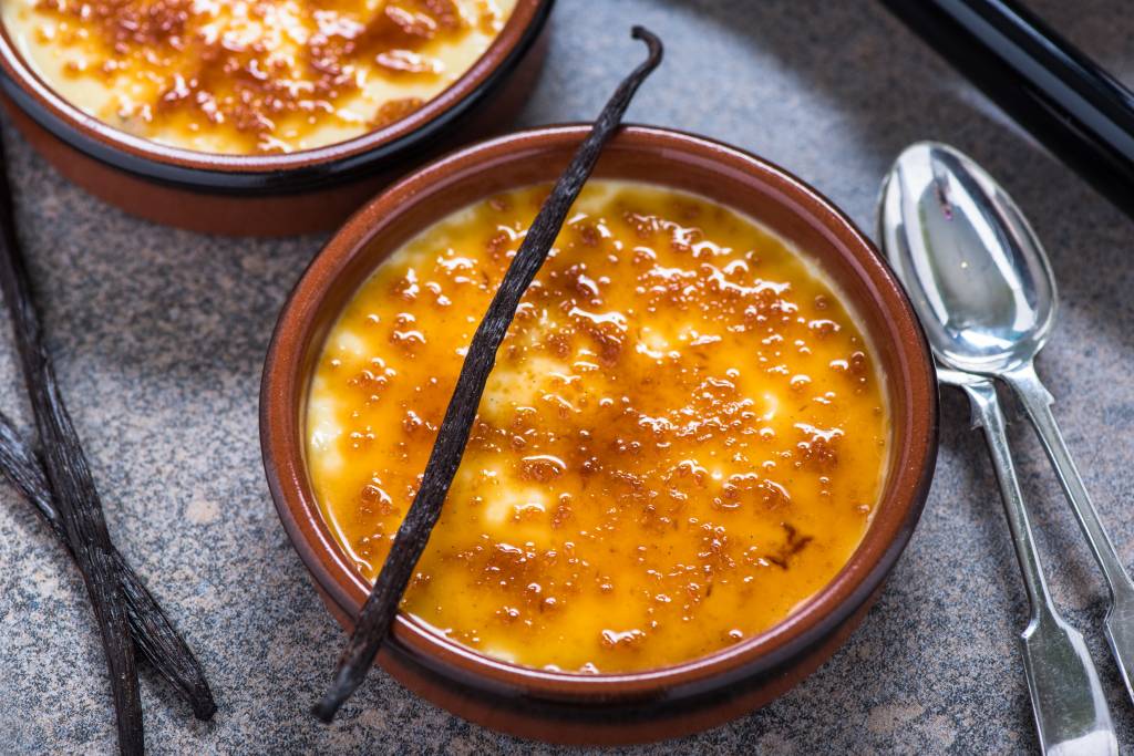 Crème brûlée met kokos en tonkabonen